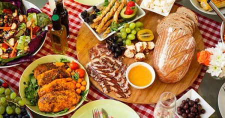tavola-imbandita-alimenti